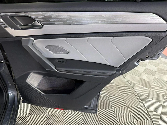 Volkswagen Tayron 2023 2.0 AMT 4WD (220 л.с.) фото 28