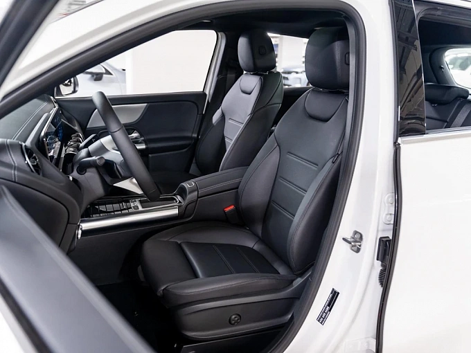 Mercedes-Benz GLA Белый Non metallic фото 8
