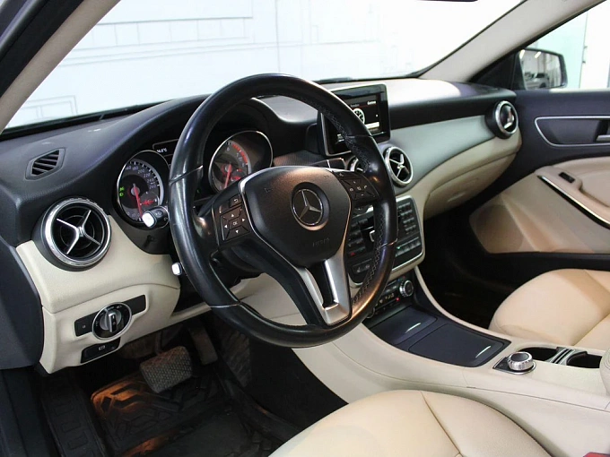 Mercedes-Benz GLA 2014 250 2.0 AMT 4Matic (211 л.с.) фото 10