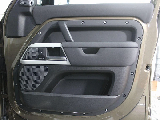 Land Rover Defender 2021 2.0d AT 4WD (200 л.с.) фото 27