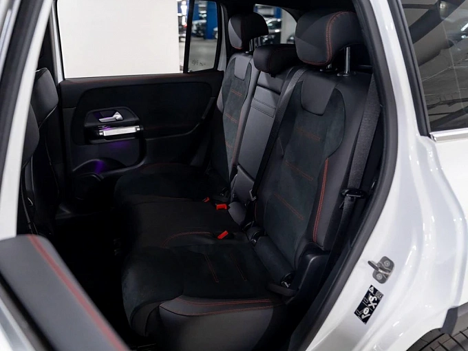 Mercedes-Benz GLB 2024 250 2.0 AMT 4Matic (224 л.с.) фото 10