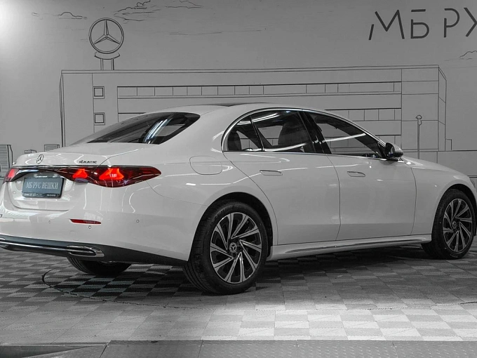 Mercedes-Benz E-Класс Белый Non metallic фото 6
