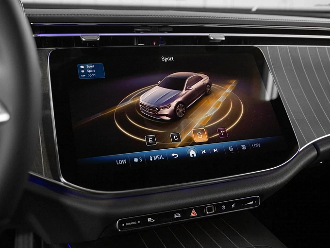 Mercedes-Benz E-Класс Белый Non metallic фото 30