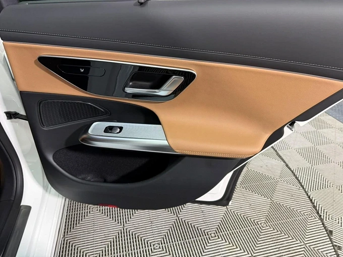 Mercedes-Benz E-Класс Белый Non metallic фото 29