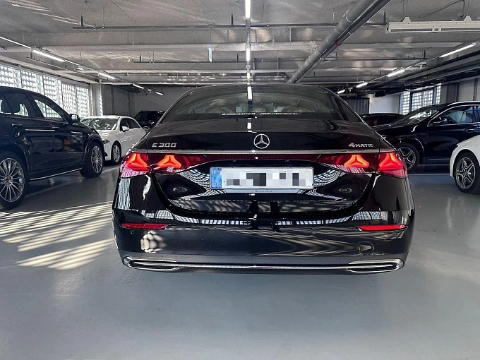 Mercedes-Benz E-Класс Черный Non metallic фото 3