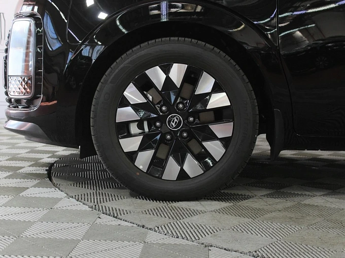 Hyundai Staria Черный Non metallic фото 22