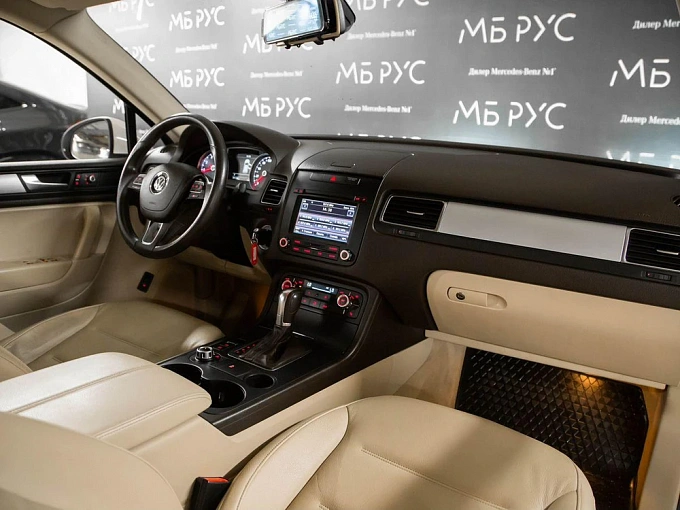 Volkswagen Touareg 2011 3.6 AT 4WD (249 л.с.) фото 9