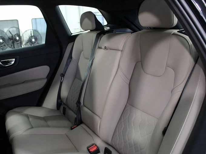 Volvo XC60 2025 2.0 AT 4WD (250 л.с.) фото 15