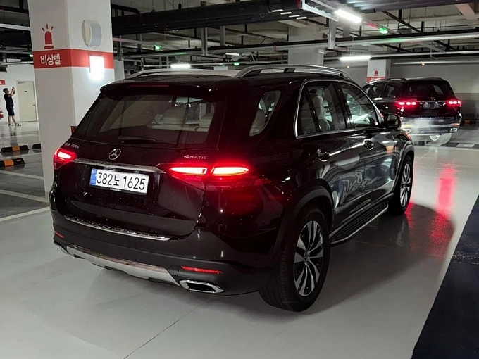 Mercedes-Benz GLE Черный Non metallic фото 3
