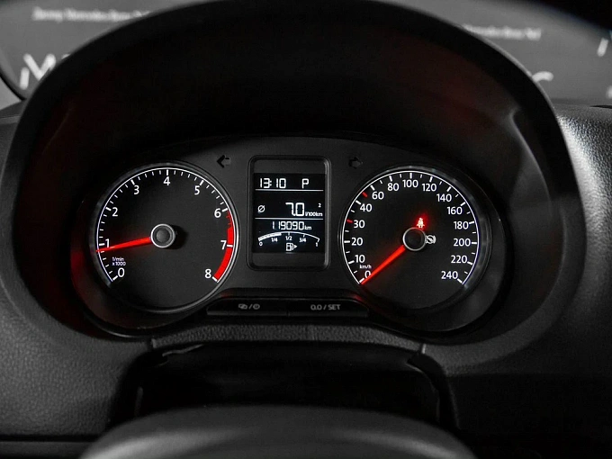 Volkswagen Polo 2016 1.6 AT (110 л.с.) фото 8
