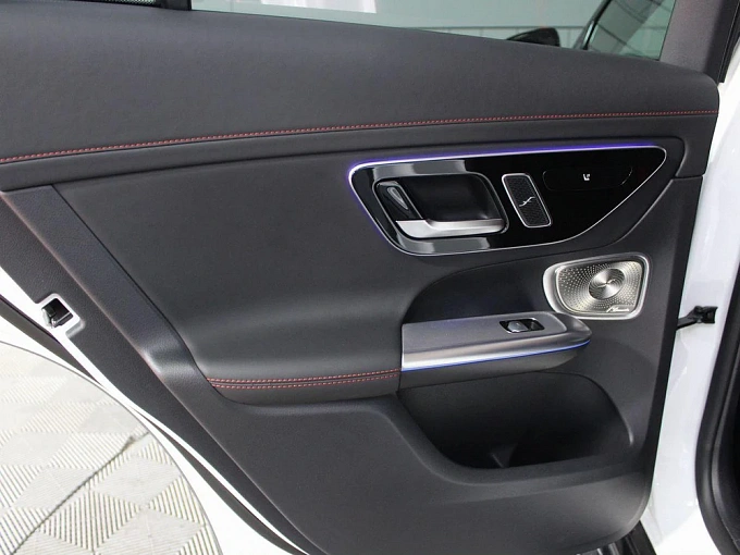 Mercedes-Benz GLC AMG 2024 2.0 AT 4WD (421 л.с.) фото 27
