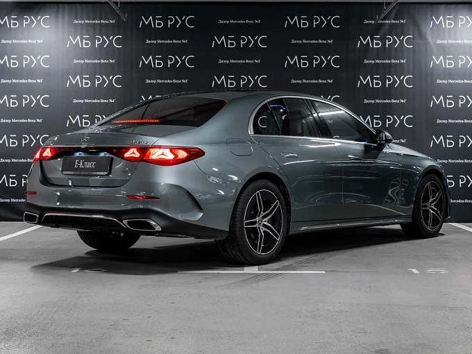 Mercedes-Benz E-Класс Зеленый Non metallic фото 3