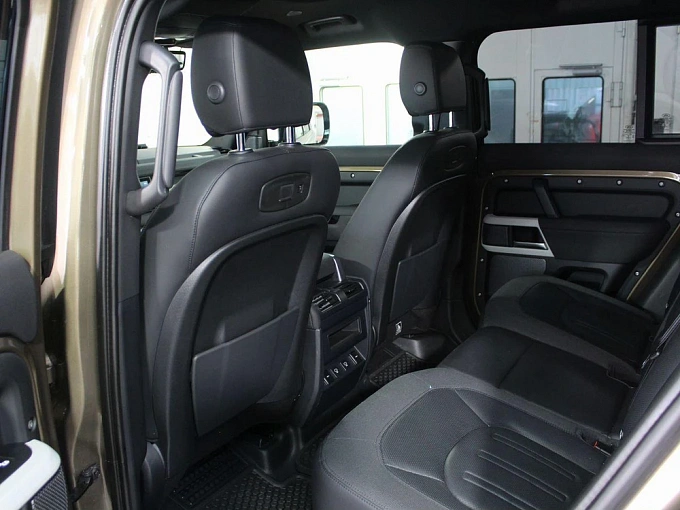 Land Rover Defender 2021 2.0d AT 4WD (200 л.с.) фото 13