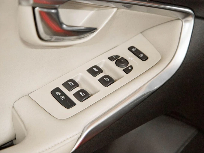 Volvo V40 2017 1.5 AT (152 л.с.) фото 13