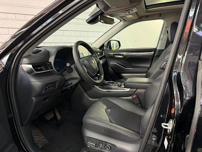 Toyota Highlander Черный Non metallic фото 11