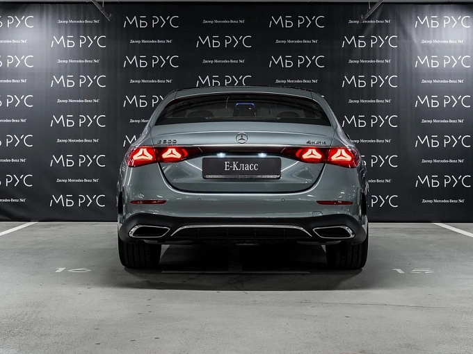 Mercedes-Benz E-Класс Зеленый Non metallic фото 4