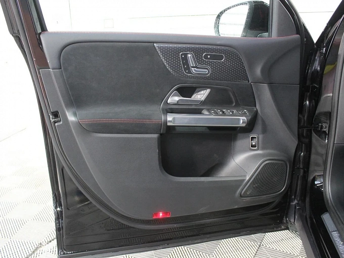 Mercedes-Benz GLB Черный Non metallic фото 18