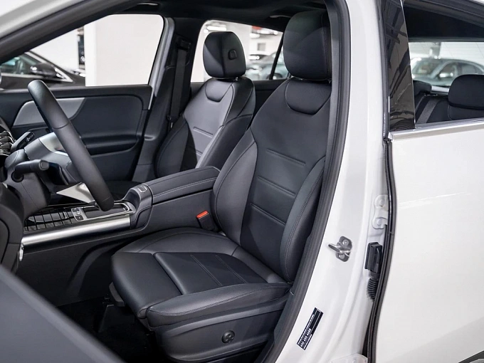 Mercedes-Benz GLA Белый Non metallic фото 8