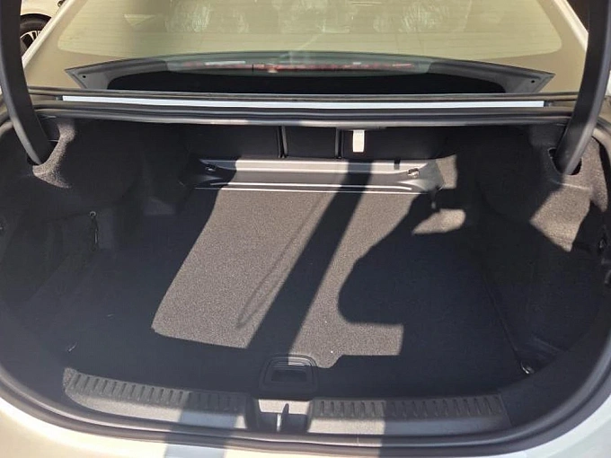 Mercedes-Benz E-Класс Белый Non metallic фото 6