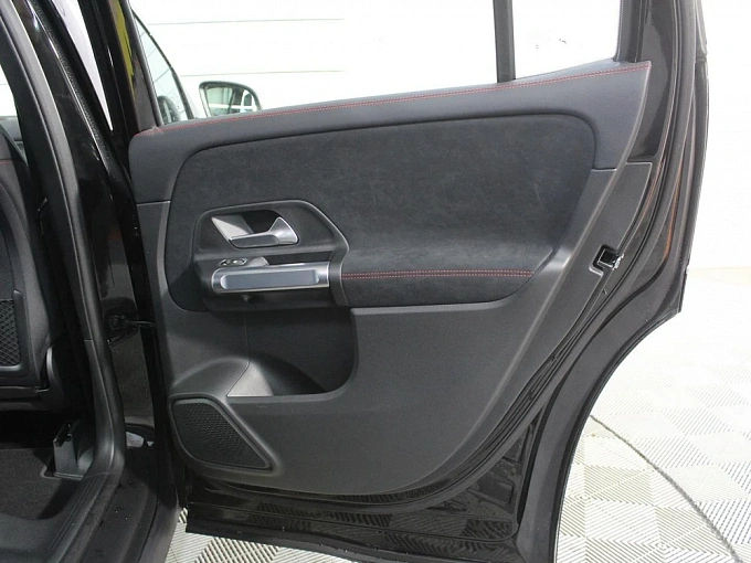 Mercedes-Benz GLB Черный Non metallic фото 19
