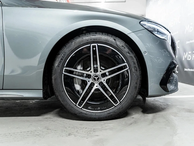 Mercedes-Benz E-Класс Зеленый Non metallic фото 12