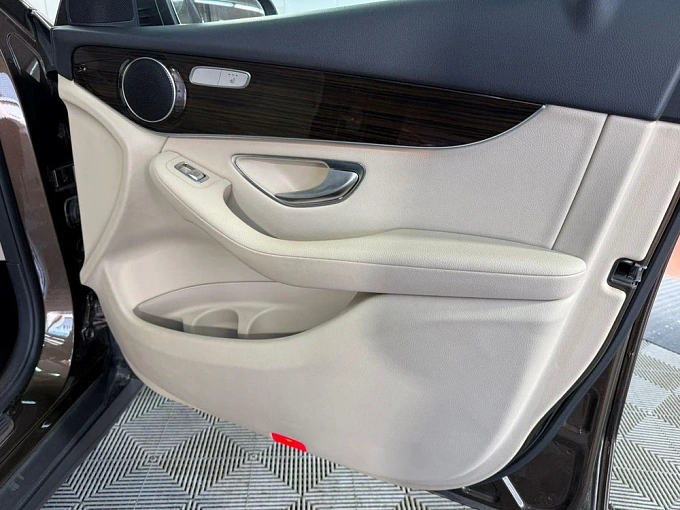 Mercedes-Benz GLC 2016 250 2.0 AT 4Matic (211 л.с.) фото 24