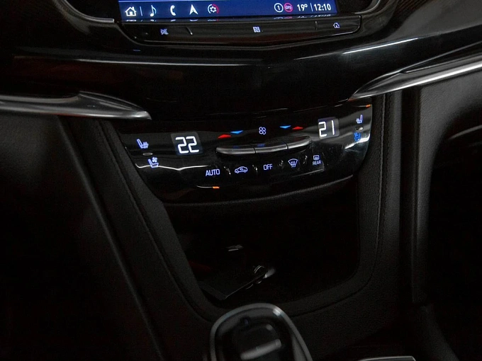 Cadillac XT6 2021 2.0 AT 4WD (200 л.с.) фото 25