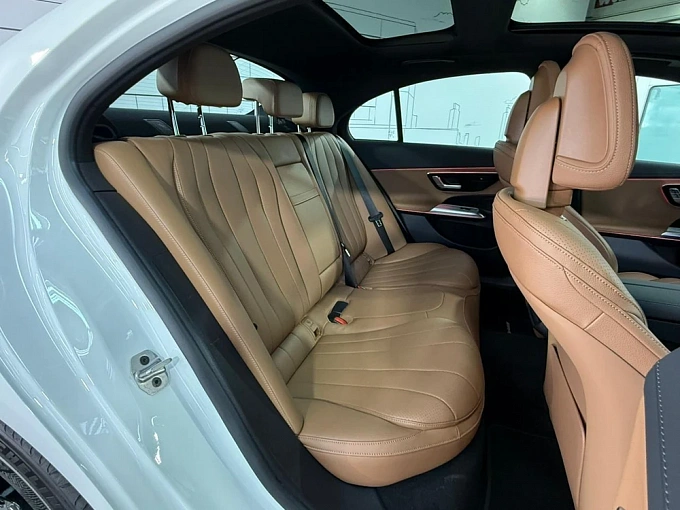 Mercedes-Benz E-Класс Белый Non metallic фото 17