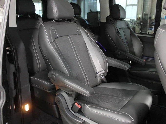 Hyundai Staria Черный Non metallic фото 13