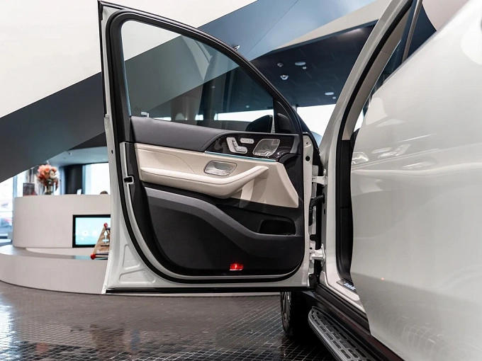 Mercedes-Benz GLS Белый Non metallic фото 16