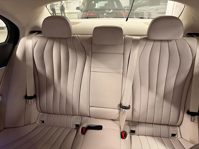 Mercedes-Benz E-Класс Белый Non metallic фото 11