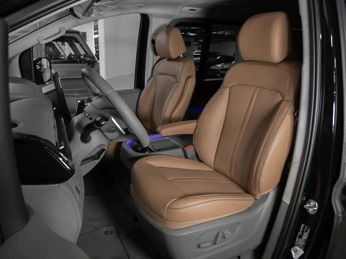 Hyundai Staria Черный Non metallic фото 8