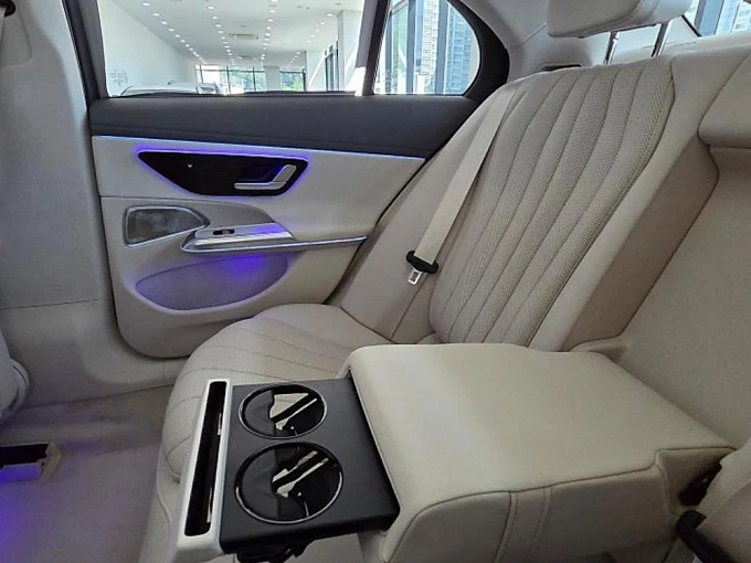 Mercedes-Benz E-Класс Черный Non metallic фото 8