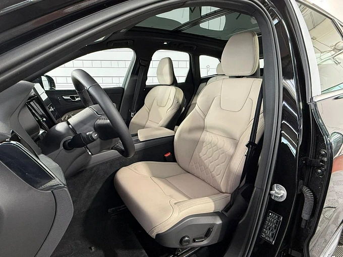 Volvo XC60 Черный Non metallic фото 11