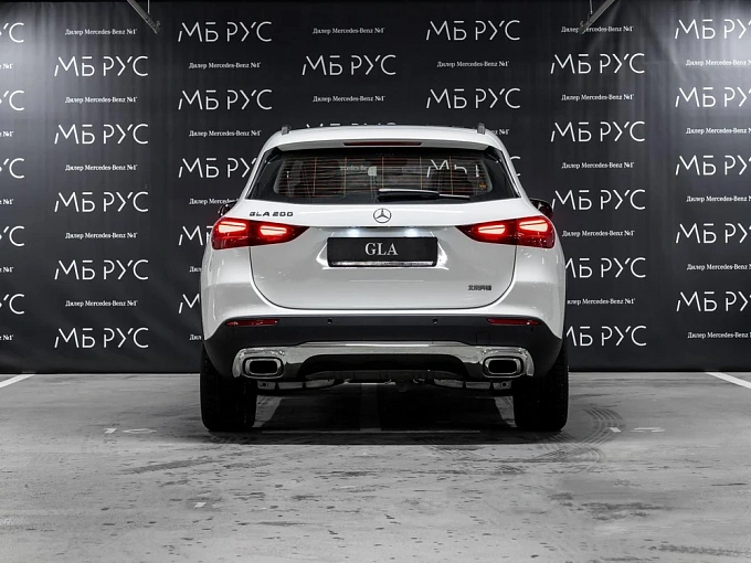 Mercedes-Benz GLA Белый Non metallic фото 4