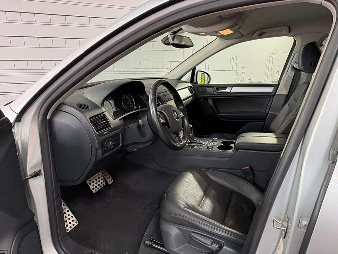 Volkswagen Touareg 2013 3.6 AT 4WD (249 л.с.) фото 10