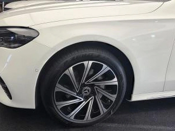 Mercedes-Benz E-Класс Белый Non metallic фото 9