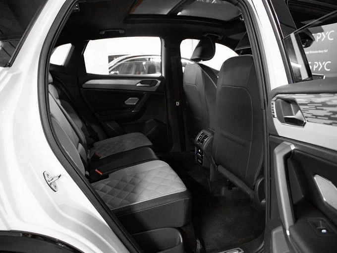 Volkswagen Tayron 2023 2.0 AMT 4WD (220 л.с.) фото 10